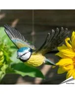 Der kleine, lebensechte Gartenbesucher kann z.B. in Ästen in einem Raum aufgehängt werden. Ein schönes und bezauberndes Element als Wohndekor.