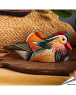 Realistische, handgeschnitzte Mandarinente ✔️ Mit ungiftigen Farben naturgetreu bemalt ✔️ Originelles Geschenk für Vogel- und Naturliebhaber ➤ Kaufe online bei www.hoezo-kado.de