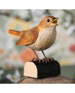Naturgetreue DecoBird Nachtigall aus handgeschnitztem Lindenholz. Von Hand bemalt, in Originalgröße gefertigt und inklusive Informationsbroschüre – ein besonderes Geschenk - Hoezo-Kado Shop