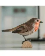 Handgeschnitzter Holzvogel in Naturgrösse; mit ungiftigen, wetterfesten Farben naturgetreu bemalt.