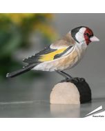 Handgeschnitzter Stieglitz in Naturgrösse ✔️ Mit ungiftigen Farben naturgetreu bemalt ✔️ Originelles Geschenk für Vogel- und Naturliebhaber ➤ Hoezo-Kado