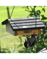 Energieblockhalter mit Dach ✔️ Einfachen Zugang zum Futter für agile Vögel wie Spechte, Meisen, Kleiber, Zeisige ✔️ Stabile Holz-Konstruktion ➤ Hoezo-Kado