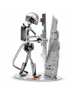 Hinz & Kunst brandweerman sculptuur met deur – metalen beeldje