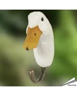 Eine Serie bestehend aus dekorativen, handgeschnitzten Kleiderhaken mit Tiermotiven von WildlifeGarden.