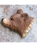 Kühlschrankmagnet Braunbär von Wildlife Garden. Handgeschnitzter und handbemalter Bärenkopf aus Holz mit breiter Schnauze und Magnet auf der Rückseite.