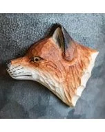 Kühlschrankmagnet Rotfuchs von Wildlife Garden. Handgeschnitzter Fuchskopf aus Holz mit rotbrauner Fellzeichnung und Magnet auf der Rückseite.