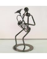 Metalen muzikant met trombone van ca. 19 cm hoog. Decoratief muziekbeeldje en origineel cadeau voor trombonisten en liefhebbers van koperblaasmuziek.