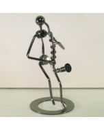 Metalen muzikant met saxofoon van ca. 17 cm hoog. Decoratief muziekbeeldje en origineel cadeau voor saxofonisten en jazzliefhebbers.