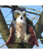 Koop de pluche Amerikaanse oehoe van Wild Republic Cuddlekins. Zachte uilenknuffel van ca. 30 cm met grote gele ogen en oorpluimen, geschikt vanaf 4 jaar.