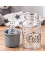 Rock Star Baby babyfles Logo van 125 ml met maatverdeling, speen en beschermkap. Transparante fles met zilvergrijze rock-look voor kleinere voedingen.