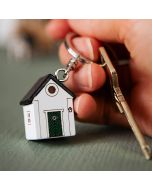 Handgefertigter Schlüsselanhänger aus Lindenholz im Design der Multiholk Modellreihe. Ein originelles Geschenk für Vogel-, Natur- und Skandinavienliebhaber.