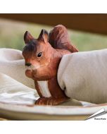 Serviettenring aus Holz - Eichhörnchen ✔️ Handgeschnitzt und bemalt ✔️ Vielseitige Dekoration - Naturgetreu geformt ✔️ Jetzt online kaufen bei Hoezo-Kado