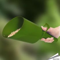 Futterschaufel mit Fülltrichter (grün)