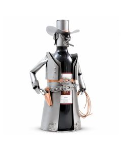 Metalen cowboy flessenhouder met hoed, jas, holster en lasso. Een wijnfles vormt het lichaam van de cowboy. Ca. 18 x 10 x 21 cm.