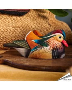 Realistische, handgeschnitzte Mandarinente ✔️ Mit ungiftigen Farben naturgetreu bemalt ✔️ Originelles Geschenk für Vogel- und Naturliebhaber ➤ Kaufe online bei www.hoezo-kado.de