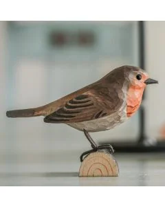 Handgeschnitzter Holzvogel in Naturgrösse; mit ungiftigen, wetterfesten Farben naturgetreu bemalt.