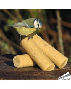 Energierollen sind eine sehr gute Nahrungsquelle für verschiedene Vogelarten und bestehen zu 100% aus natürlichen Inhaltsstoffen. Diese Variante ist neben energiereichem Fett, Weizen- und Erdnussmehl ebenfalls mit getrockneten Insekten