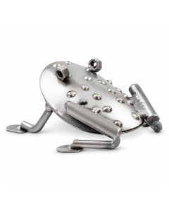Compact metalen beeldje van een liggende kikker met grote ogen en lange poten. 9 x 8 x 5 cm. Leuk cadeau voor kikkerliefhebber of verzamelaar.