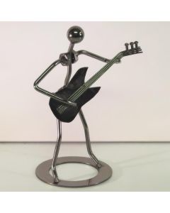 Metalen muzikant met gitaar van ca. 17,5 cm hoog. Decoratief gitaristenbeeldje voor in huis en een origineel cadeau voor gitaristen en muziekliefhebbers.
