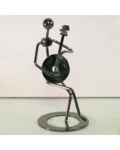 Metalen muzikant met contrabas van ca. 17 cm hoog. Decoratief muziekbeeldje en origineel cadeau voor contrabassisten en muziekliefhebbers.
