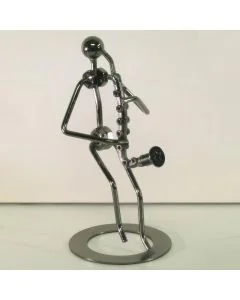 Metalen muzikant met saxofoon van ca. 17 cm hoog. Decoratief muziekbeeldje en origineel cadeau voor saxofonisten en jazzliefhebbers.