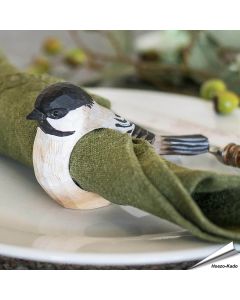 Serviettenring aus Holz - Sumpfmeise ✔️ Handgeschnitzt und bemalt ✔️ Vielseitige Dekoration - Naturgetreu geformt ✔️ Jetzt online kaufen bei Hoezo-Kado