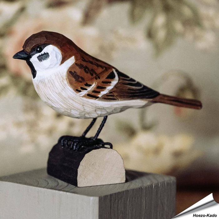 Handgeschnitzter Feldspatz in Naturgrösse ✔️ Mit Farben naturgetreu bemalt ✔️ Originelles Geschenk für Vogel- und Naturliebhaber ➤ Hoezo-Kado