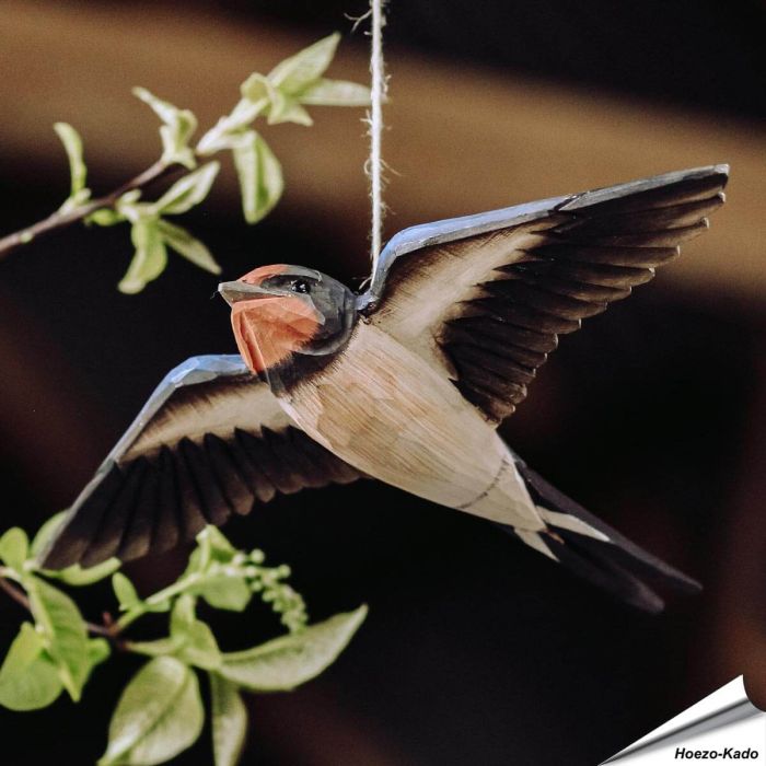 Rauchschwalbe - fliegend | Handgeschnitzter Holzvogel