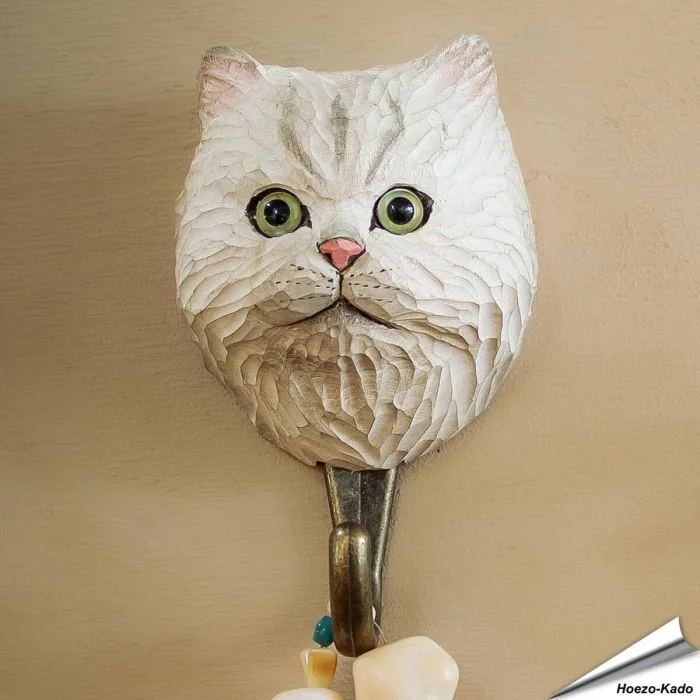 Handgemachter Holz-Kleiderhaken von einer Perserkatze ✔️ Naturgetreu bemalt ✔️ Geschenkidee für Katzen- und Naturliebhaber ➤ Bestelle im Hoezo-Kado Shop