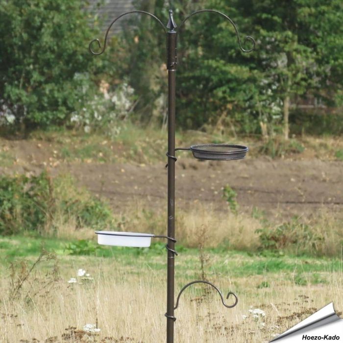 Komplette Futterstation für Gartenvögel ✔️ Wetterfest, stabil & leicht zu reinigen ✔️ Ideal für wildlebende Vögel ➤ jetzt online bestellen bei Hoezo-Kado!