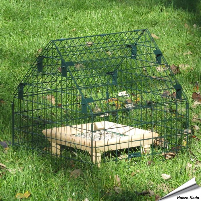 Verstellbarer Schutzkäfig MultiChoice für Futtertische und Schalen ✔️ Pulverbeschichtet ✔️ Effektiver Schutz gegen grosse Vögel ➤ Bestelle direkt aus www.hoezo-kado.de