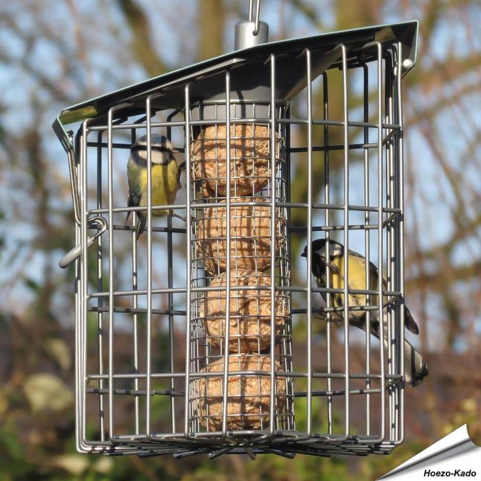 Futterhaus mit Schutzkorb für Meisenknödel und Energieblöcke - www.hoezo-kado.de